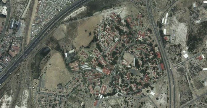 ex mps refuse to leave